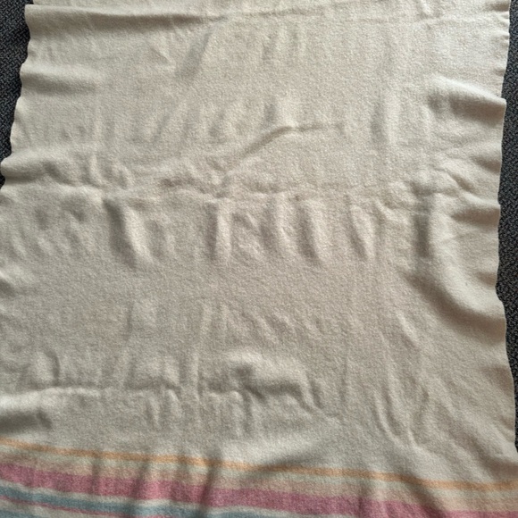 1940s HORN BROS. Vintage Wool Blanket 61”x 44” - Picture 2 of 6